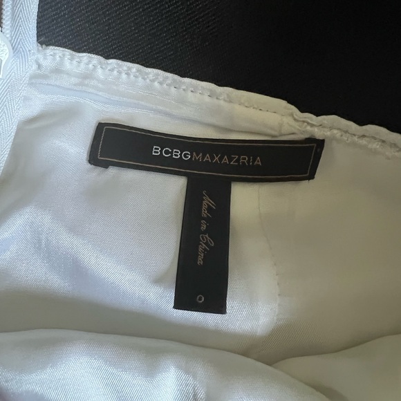 BCBG white skirt size 0. Has small stain and small pills from wear and wash. - Picture 4 of 4